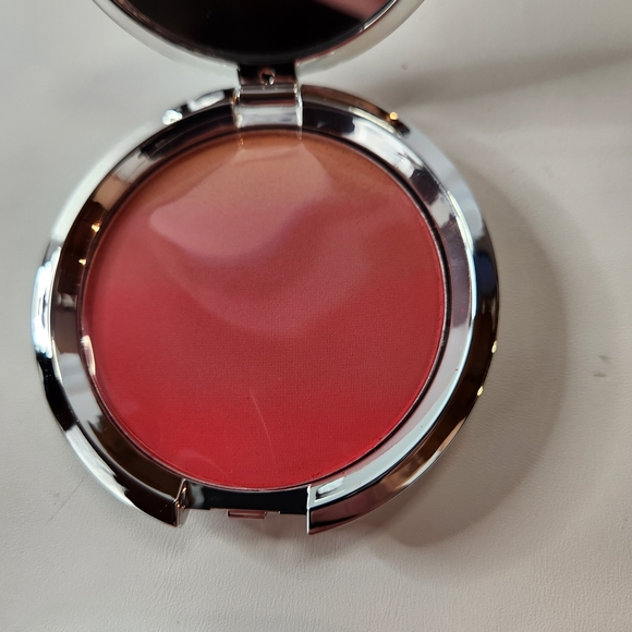 It Cosmetics CC Radiance Ombre Blush Coral Flush, 0.38 oz. - Picture 4 of 6